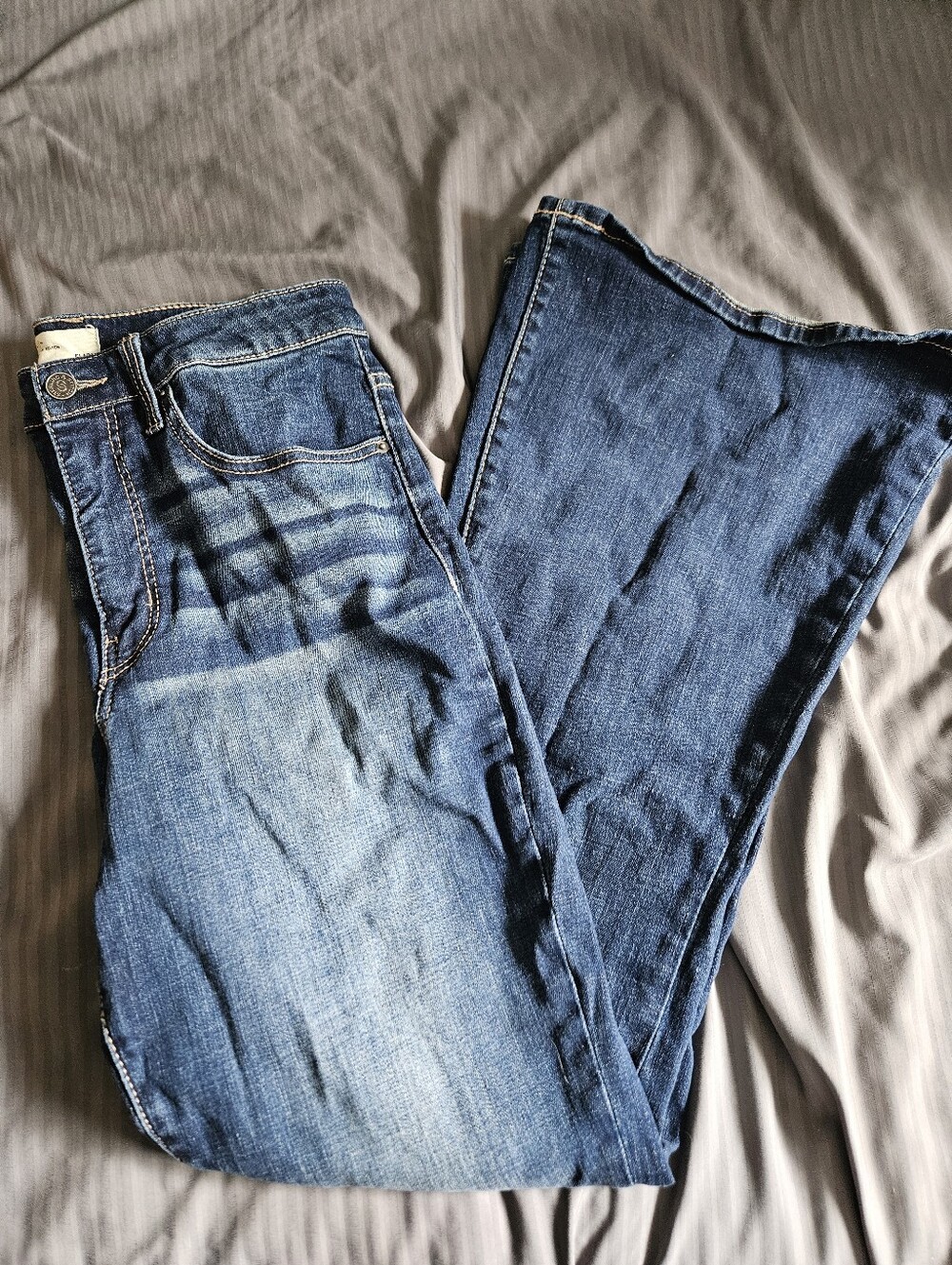 Women's Flare Denim Jeans in Medium Blue